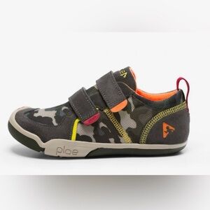 Plae Camo Sneakers. Gray and Orange